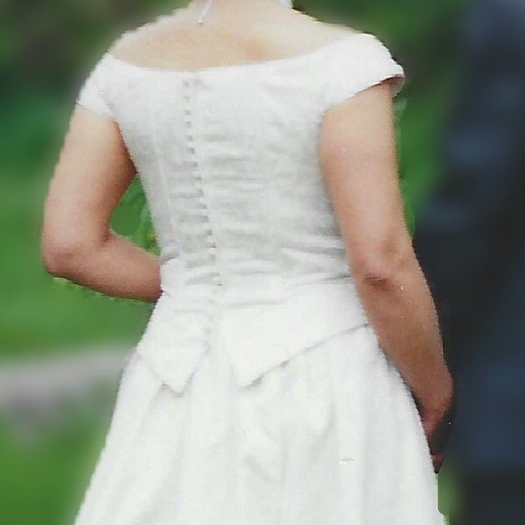 Jessica McClintock Ivory Wedding Dress - Picture 2 of 9